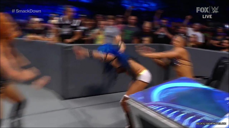 WWE_Supersized_SmackDown_2021_10_15_720p_HDTV_x264-NWCHD_mp4_006123928.jpg