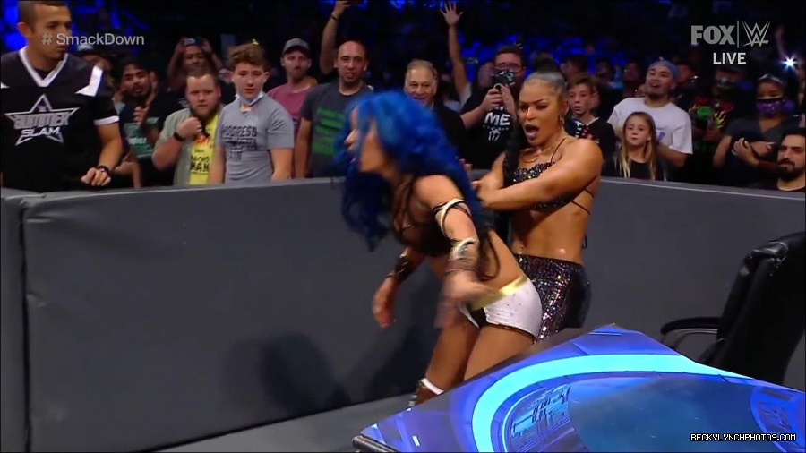 WWE_Supersized_SmackDown_2021_10_15_720p_HDTV_x264-NWCHD_mp4_006124529.jpg