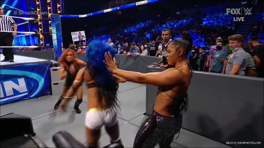 WWE_Supersized_SmackDown_2021_10_15_720p_HDTV_x264-NWCHD_mp4_006125129.jpg