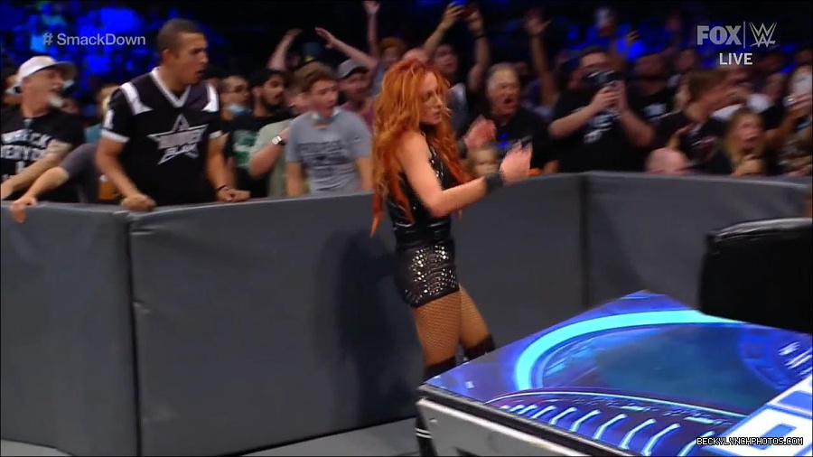 WWE_Supersized_SmackDown_2021_10_15_720p_HDTV_x264-NWCHD_mp4_006128132.jpg