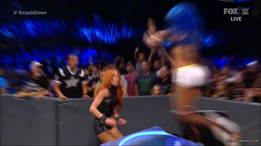 WWE_Supersized_SmackDown_2021_10_15_720p_HDTV_x264-NWCHD_mp4_006130535.jpg