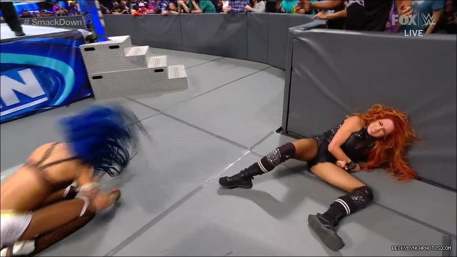 WWE_Supersized_SmackDown_2021_10_15_720p_HDTV_x264-NWCHD_mp4_006132937.jpg