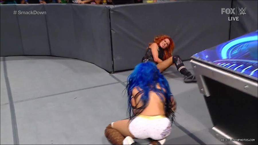 WWE_Supersized_SmackDown_2021_10_15_720p_HDTV_x264-NWCHD_mp4_006134138.jpg
