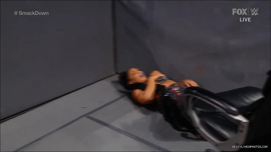 WWE_Supersized_SmackDown_2021_10_15_720p_HDTV_x264-NWCHD_mp4_006140745.jpg