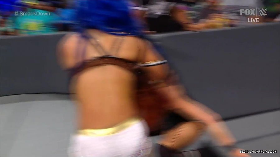 WWE_Supersized_SmackDown_2021_10_15_720p_HDTV_x264-NWCHD_mp4_006141346.jpg