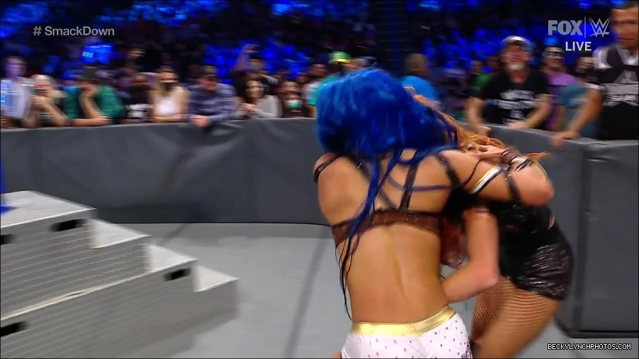 WWE_Supersized_SmackDown_2021_10_15_720p_HDTV_x264-NWCHD_mp4_006141946.jpg