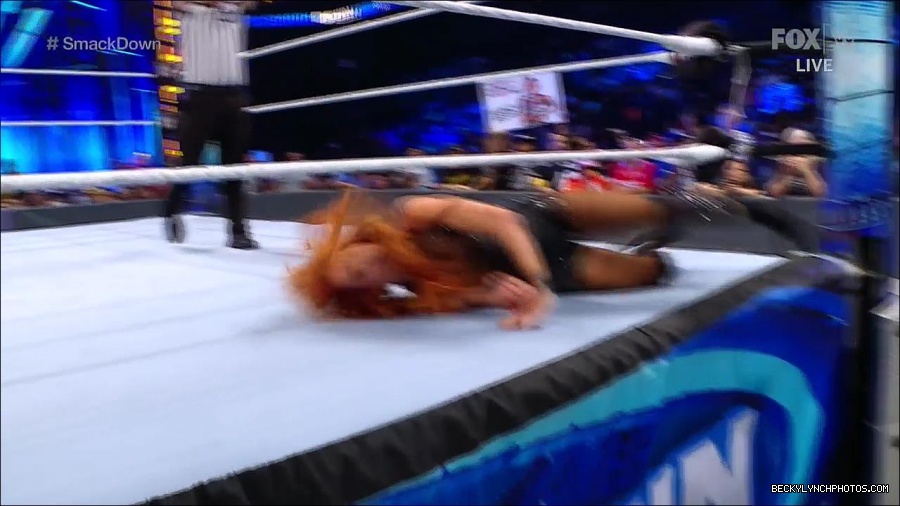 WWE_Supersized_SmackDown_2021_10_15_720p_HDTV_x264-NWCHD_mp4_006143147.jpg