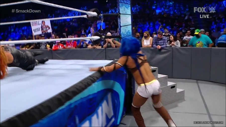 WWE_Supersized_SmackDown_2021_10_15_720p_HDTV_x264-NWCHD_mp4_006143748.jpg