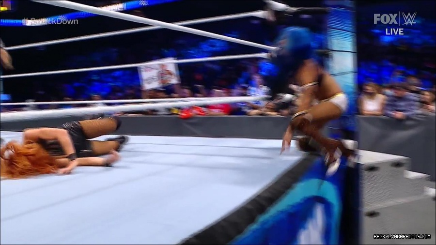 WWE_Supersized_SmackDown_2021_10_15_720p_HDTV_x264-NWCHD_mp4_006144349.jpg