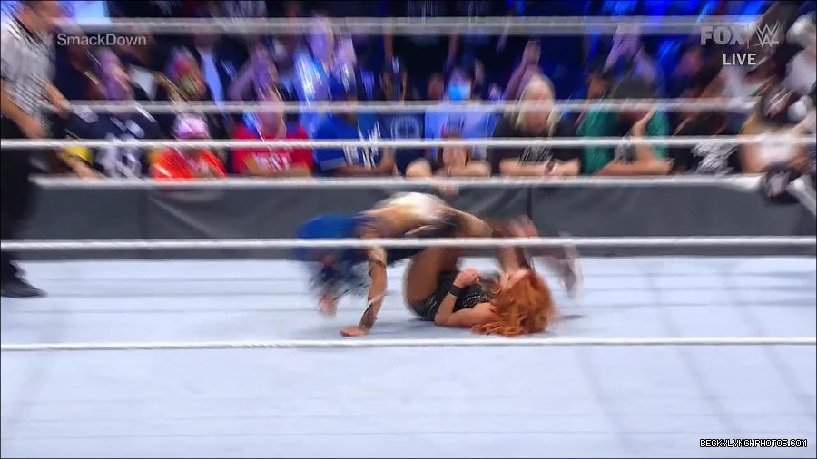 WWE_Supersized_SmackDown_2021_10_15_720p_HDTV_x264-NWCHD_mp4_006151556.jpg