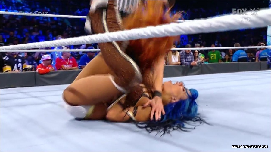 WWE_Supersized_SmackDown_2021_10_15_720p_HDTV_x264-NWCHD_mp4_006154559.jpg