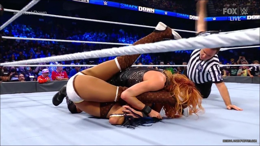 WWE_Supersized_SmackDown_2021_10_15_720p_HDTV_x264-NWCHD_mp4_006156361.jpg