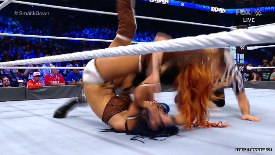 WWE_Supersized_SmackDown_2021_10_15_720p_HDTV_x264-NWCHD_mp4_006156961.jpg