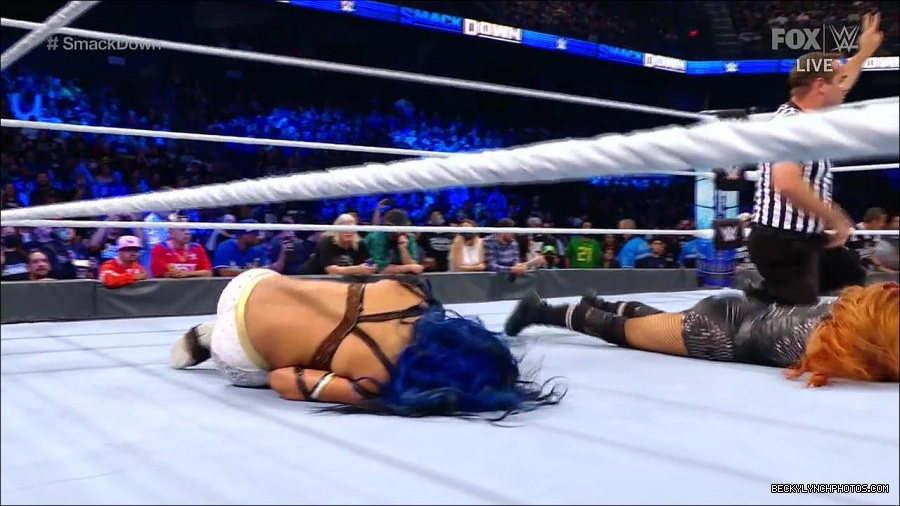 WWE_Supersized_SmackDown_2021_10_15_720p_HDTV_x264-NWCHD_mp4_006158162.jpg