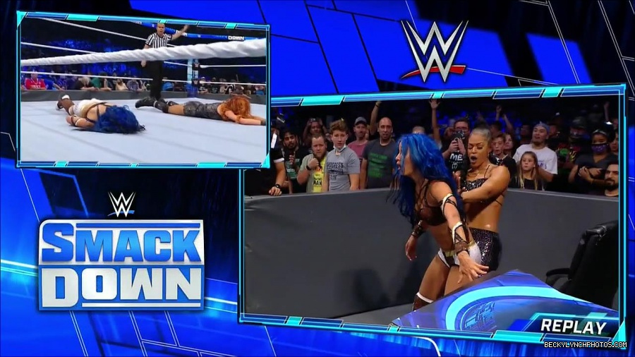 WWE_Supersized_SmackDown_2021_10_15_720p_HDTV_x264-NWCHD_mp4_006160565.jpg