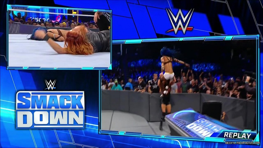 WWE_Supersized_SmackDown_2021_10_15_720p_HDTV_x264-NWCHD_mp4_006167372.jpg