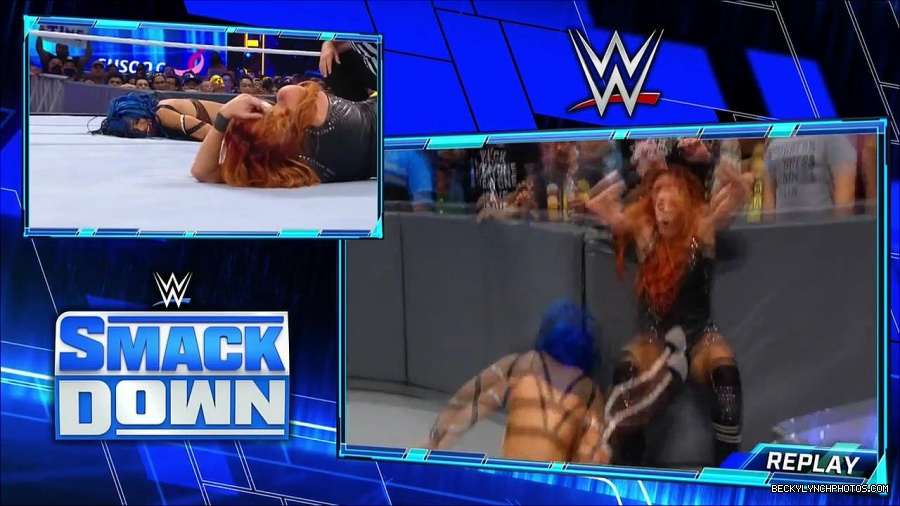 WWE_Supersized_SmackDown_2021_10_15_720p_HDTV_x264-NWCHD_mp4_006167972.jpg