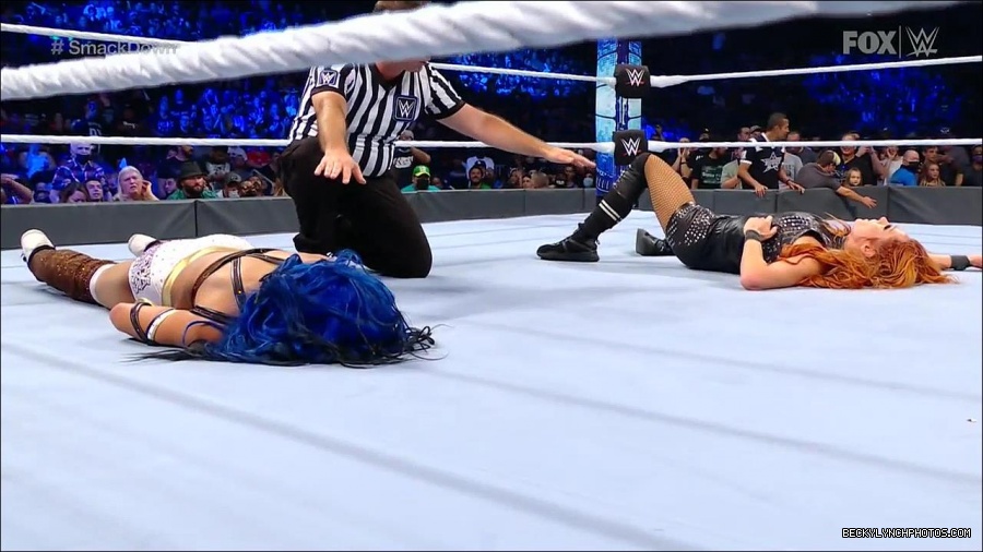 WWE_Supersized_SmackDown_2021_10_15_720p_HDTV_x264-NWCHD_mp4_006175780.jpg