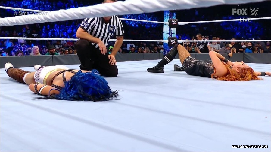 WWE_Supersized_SmackDown_2021_10_15_720p_HDTV_x264-NWCHD_mp4_006179384.jpg
