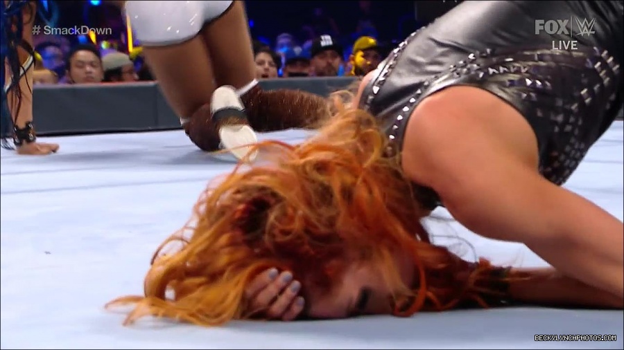 WWE_Supersized_SmackDown_2021_10_15_720p_HDTV_x264-NWCHD_mp4_006188393.jpg