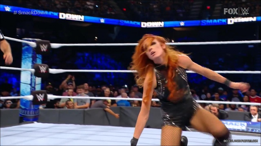 WWE_Supersized_SmackDown_2021_10_15_720p_HDTV_x264-NWCHD_mp4_006194399.jpg