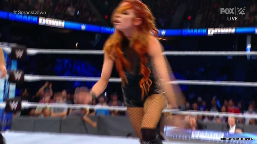 WWE_Supersized_SmackDown_2021_10_15_720p_HDTV_x264-NWCHD_mp4_006194999.jpg