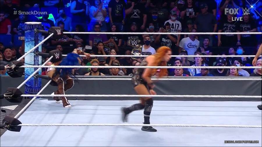 WWE_Supersized_SmackDown_2021_10_15_720p_HDTV_x264-NWCHD_mp4_006198002.jpg
