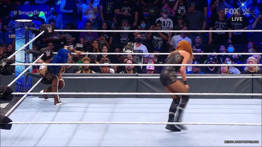 WWE_Supersized_SmackDown_2021_10_15_720p_HDTV_x264-NWCHD_mp4_006198603.jpg