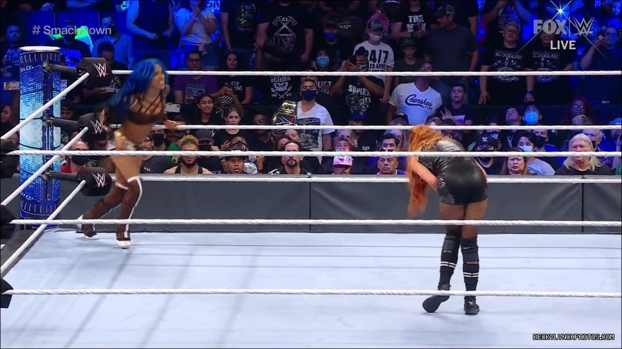 WWE_Supersized_SmackDown_2021_10_15_720p_HDTV_x264-NWCHD_mp4_006199203.jpg