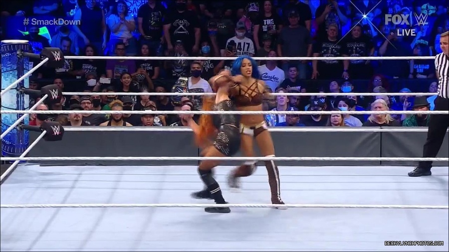 WWE_Supersized_SmackDown_2021_10_15_720p_HDTV_x264-NWCHD_mp4_006200405.jpg
