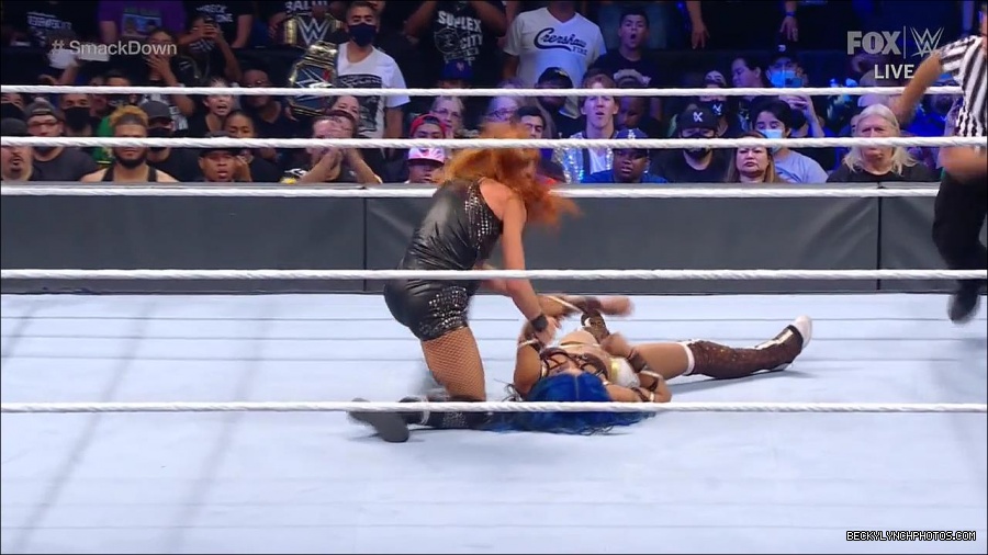 WWE_Supersized_SmackDown_2021_10_15_720p_HDTV_x264-NWCHD_mp4_006204609.jpg