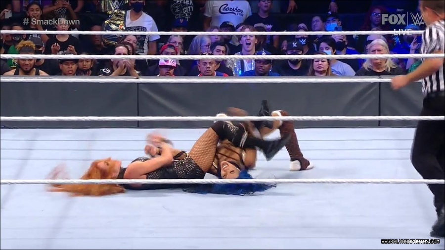 WWE_Supersized_SmackDown_2021_10_15_720p_HDTV_x264-NWCHD_mp4_006205810.jpg