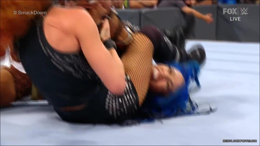 WWE_Supersized_SmackDown_2021_10_15_720p_HDTV_x264-NWCHD_mp4_006207011.jpg