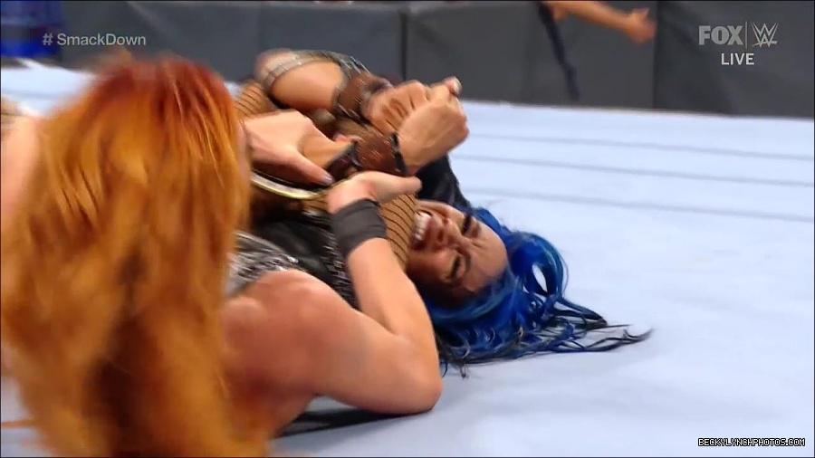 WWE_Supersized_SmackDown_2021_10_15_720p_HDTV_x264-NWCHD_mp4_006208813.jpg