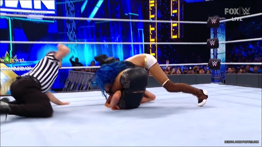 WWE_Supersized_SmackDown_2021_10_15_720p_HDTV_x264-NWCHD_mp4_006211816.jpg