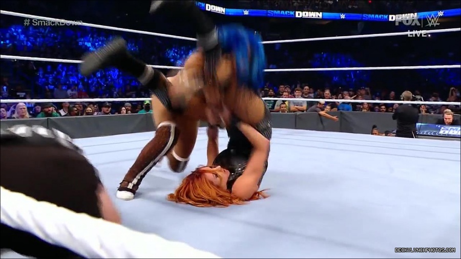 WWE_Supersized_SmackDown_2021_10_15_720p_HDTV_x264-NWCHD_mp4_006213017.jpg