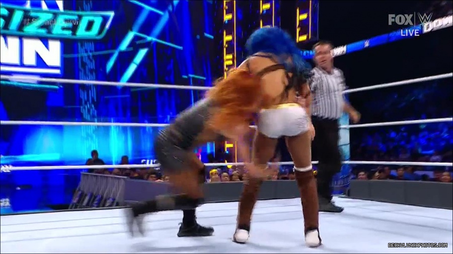 WWE_Supersized_SmackDown_2021_10_15_720p_HDTV_x264-NWCHD_mp4_006215420.jpg