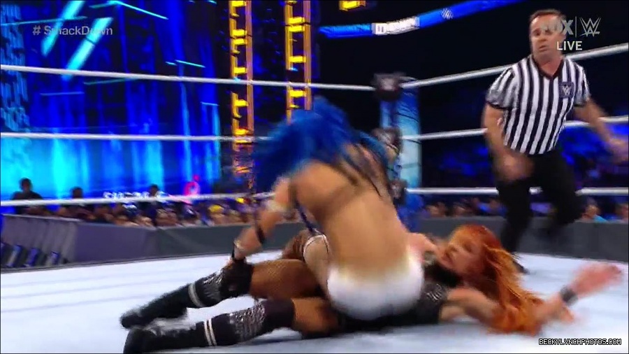 WWE_Supersized_SmackDown_2021_10_15_720p_HDTV_x264-NWCHD_mp4_006216020.jpg