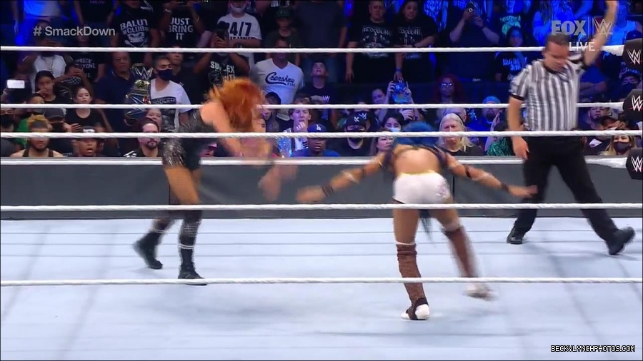 WWE_Supersized_SmackDown_2021_10_15_720p_HDTV_x264-NWCHD_mp4_006219023.jpg