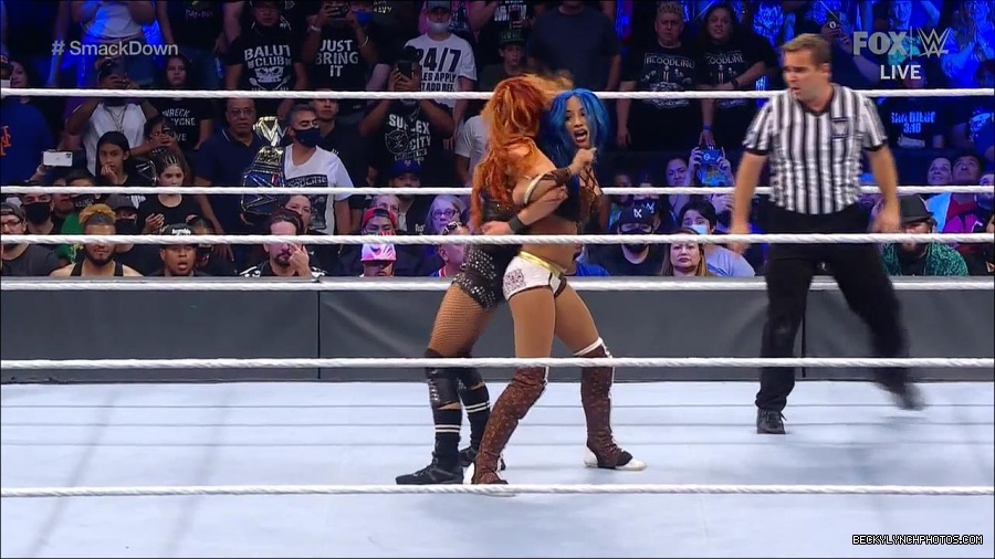 WWE_Supersized_SmackDown_2021_10_15_720p_HDTV_x264-NWCHD_mp4_006222627.jpg