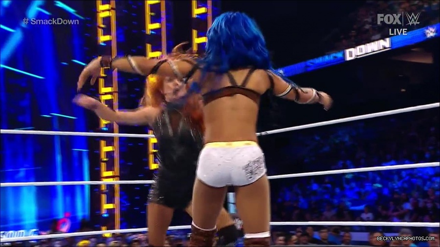 WWE_Supersized_SmackDown_2021_10_15_720p_HDTV_x264-NWCHD_mp4_006225029.jpg