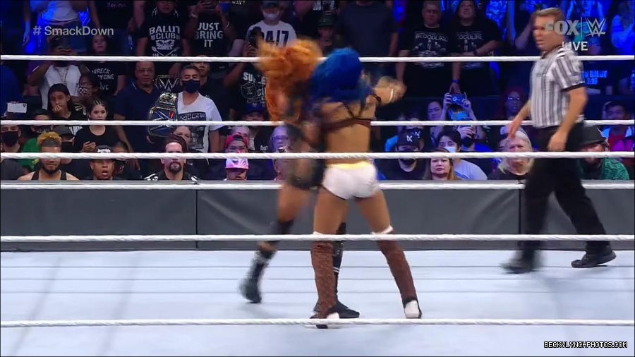 WWE_Supersized_SmackDown_2021_10_15_720p_HDTV_x264-NWCHD_mp4_006225630.jpg