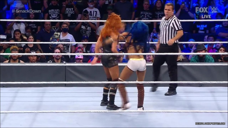 WWE_Supersized_SmackDown_2021_10_15_720p_HDTV_x264-NWCHD_mp4_006226230.jpg