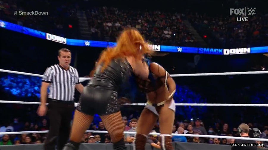 WWE_Supersized_SmackDown_2021_10_15_720p_HDTV_x264-NWCHD_mp4_006228633.jpg
