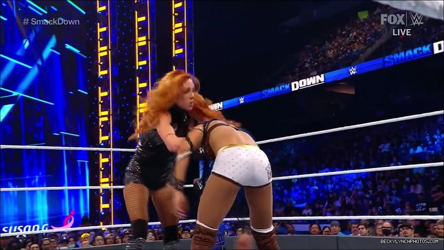 WWE_Supersized_SmackDown_2021_10_15_720p_HDTV_x264-NWCHD_mp4_006230435.jpg