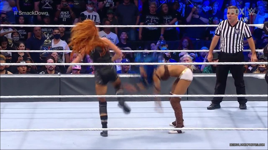 WWE_Supersized_SmackDown_2021_10_15_720p_HDTV_x264-NWCHD_mp4_006231636.jpg