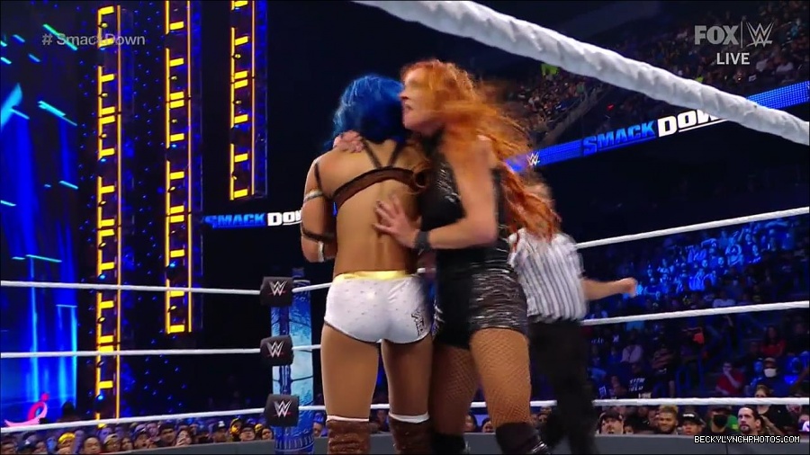 WWE_Supersized_SmackDown_2021_10_15_720p_HDTV_x264-NWCHD_mp4_006234639.jpg