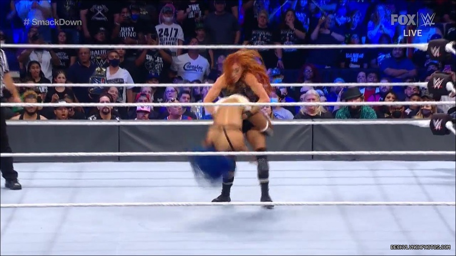 WWE_Supersized_SmackDown_2021_10_15_720p_HDTV_x264-NWCHD_mp4_006238242.jpg