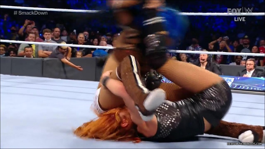 WWE_Supersized_SmackDown_2021_10_15_720p_HDTV_x264-NWCHD_mp4_006239444.jpg