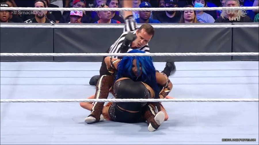 WWE_Supersized_SmackDown_2021_10_15_720p_HDTV_x264-NWCHD_mp4_006240645.jpg